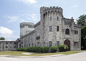 Castle Gould, western façade (July 2020)