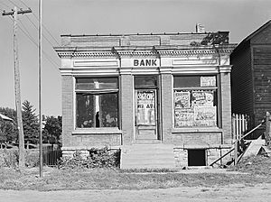 Closed bank in Haverhill, Iowa. 1939