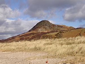 Dun Skeig from the beach - geograph.org.uk - 516943