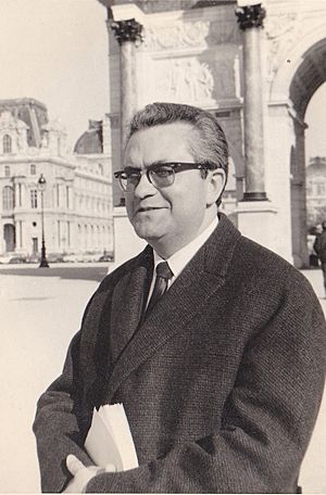 Gregorio Salvador en Paris Abril 1968.jpg