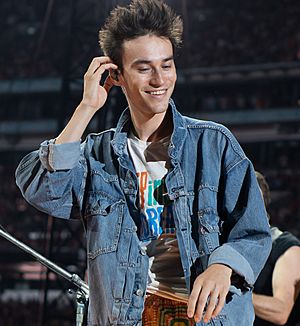 Jacob Collier with Coldplay at Wembley (cropped)