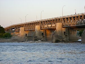 Lockport Dam on Red River Manitoba Canada (6)