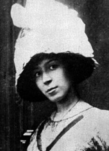Marie Laurencin, c.1912, Paris.jpg