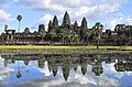 Angkor Wat reflejado en un estanque 02
