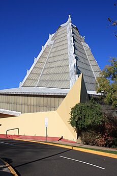 Beth Sholom from Driveway (32614241548)