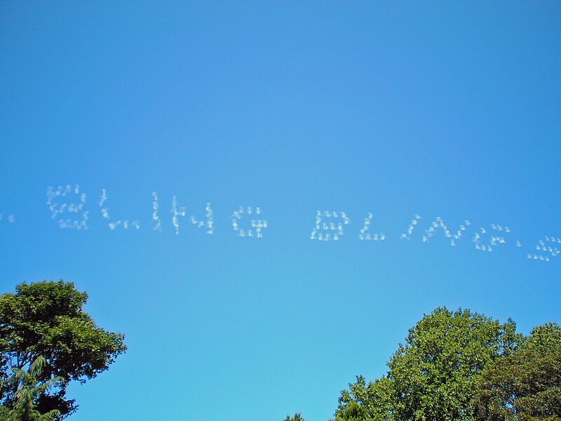 Bling-Bling Skywriting David Shankbone
