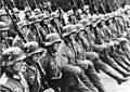 Bundesarchiv Bild 146-1989-034-21, Warschau, Parade vor Adolf Hitler