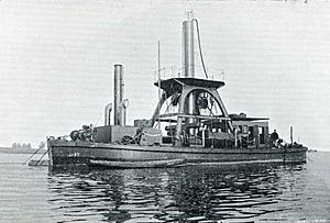 Caisson Diving Bell Barge BF73 001 079 060 (cropped)