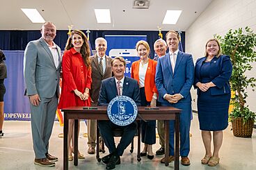 Cell Phone-Free Education Bill Signing, Hopewell - 5-30-25 (54563568633)