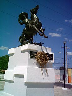 Estatua ecuestre de Pedro Infante en Mérida, Yucatán 05