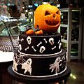 Halloween cake with a jack-o'-lantern