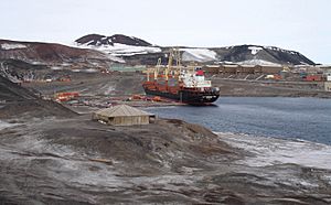 Operation Deep Freeze 2007, McMurdo Station 070207-N-0469C-001