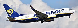 Ryanair B737-700 (EI-SEV) @ BHX, July 2016