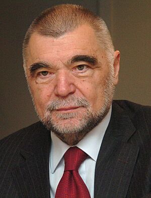 Stjepan Mesić (2004-02-25) (cropped)