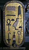 Tapa de un cofre encontrado en la tumba de Tutankhamón