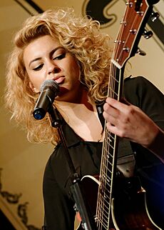 Tori Kelly at NAMM 1 24 2014 -5 (12231930684)
