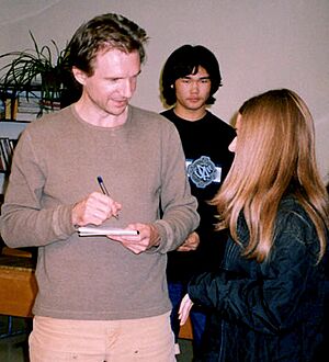 2003-10-06 ralph fiennes in Bishkek