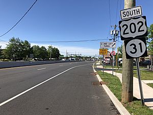 2018-06-14 09 51 25 View south along U.S. Route 202 and New Jersey State Route 31 just south of the Flemington Circle in Flemington, Hunterdon County, New Jersey
