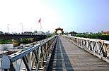 Cầu Hiền Lương (nhìn từ bờ Nam).JPG