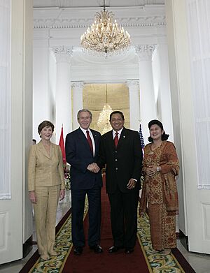 GWBush & SusiloBambangYudhoyono , + spouse, 2006-Nov-20
