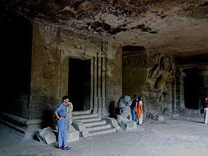 Grottes d'Elephanta - Sanctuaire de la grotte principale