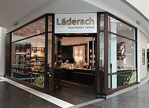 Läderach storefront, Fashion Centre at Pentagon City (cropped)