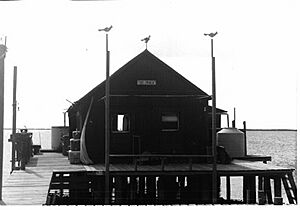 Leneer Fish Cabin at Captiva Rocks