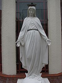 Statue, Sacred Heart Cathedral, Wellington