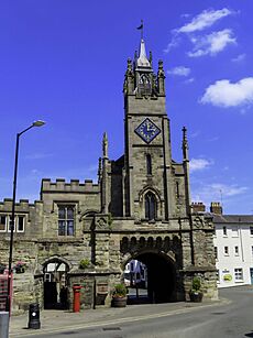 The Eastgate and Chapel of St Peter in Warwick, geograph 6862619 by Steve Daniels