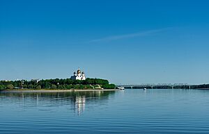 Yaroslavl. Volga River. Cathedral of the Dormition P5212700 2200.jpg