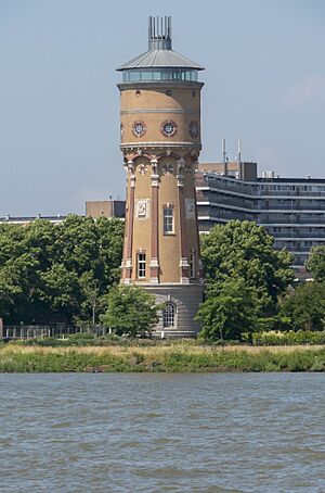Zwijndrecht, watertoren RM514921 vanaf Dordrecht IMG 6807 2023-06-11 12.43