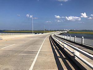 2018-08-09 17 08 56 View south along New Jersey State Route 52 (Howard Stainton Memorial Causeway) in Ocean City, Cape May County, New Jersey