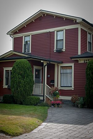 825 Lawrence