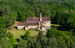 A bird's eye view of St Augustine's Abbey, Chilworth, UK.png