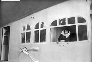 Bundesarchiv Bild 102-08192, Lady Grace Drummond-Hay an Bord der "Graf Zeppelin"