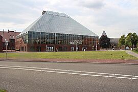 De boekenberg grote bibliotheek in Spijkenisse