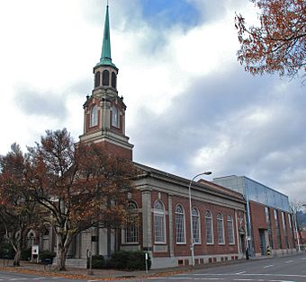 First Unitarian Church of Portland - 1924 building and 2007-built Buchan Building.jpg