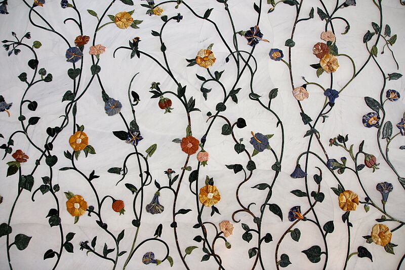 Flowers on a wall (Unsplash)