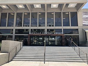 Glendale Central Library entrance, June 2018.jpg