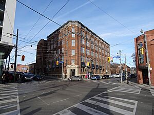 Intersection of Parliament and King, 2014 12 07 -b (15785888337)