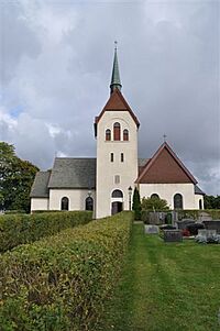 Järsnäs kyrka och kyrkogård.jpg