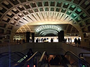 L'Enfant Plaza cross vault and escalators, March 2019