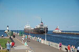 Lake freighter Algoma Quebecois - Duluth, Minnesota, USA - 11 July 2012 - (2)