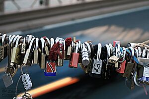 Love locks of the Brooklyn Bridge