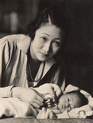 Madame Wellington Koo (née Hui-lan Oei) with baby