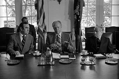Photograph of President Gerald R. Ford Meeting with Governor Hugh Carey of New York and Mayor Abraham Beame of New York City in the Cabinet Room to Discuss Federal Financial Aid for New York City - NARA - 7582445