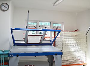 Screen print hand bench proffesional print bench in Squeegee & Ink studio