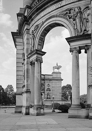 Smith Memorial Looking Thru South Arch (cropped)