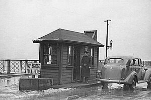 Toll bridge over Mississippi River, Saint Louis, Missouri, 8a10895