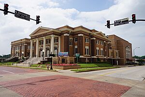Tyler May 2016 11 (First Baptist Church)